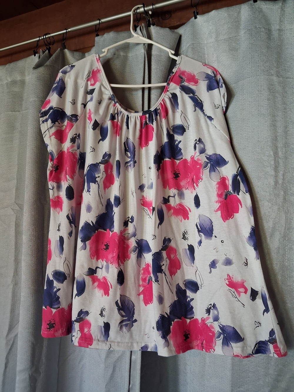 Source Unknown White Scoop-Neck Tunic with Pink and Navy Floral Print